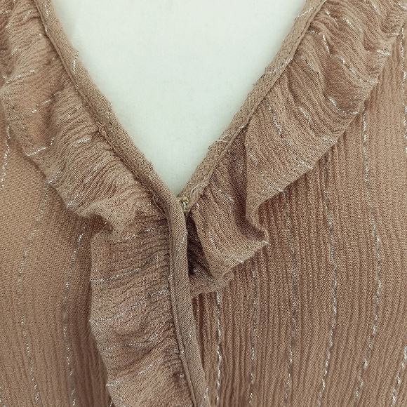 STITCH FIX Skies Are Blue Mauve Ruffle Detail Surplice Metallic Accented Top M - Picture 3 of 12